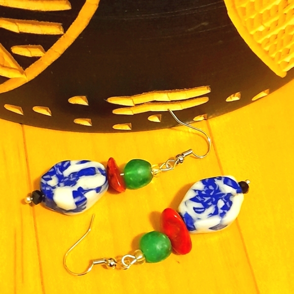 SALE!New Handmade glass beaded drop earrings - Picture 3 of 5